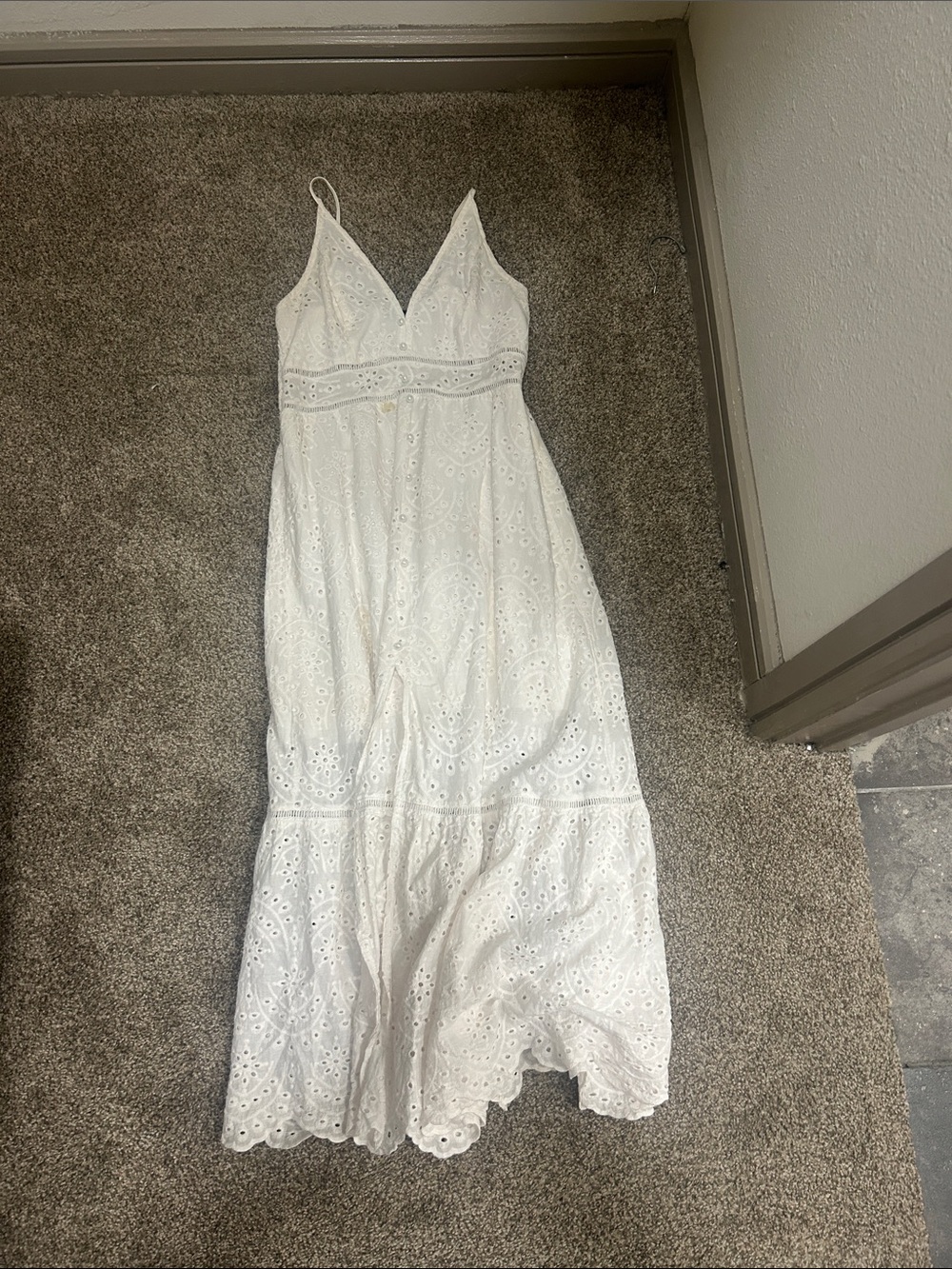 Simple White Eyelet Maxi Sundress with V-Neck